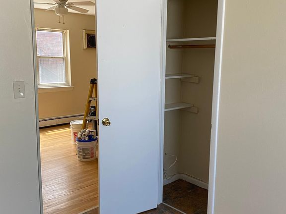 A pantry in the large EIK