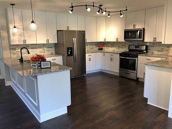 3rd image of 1900 W 61st Pl