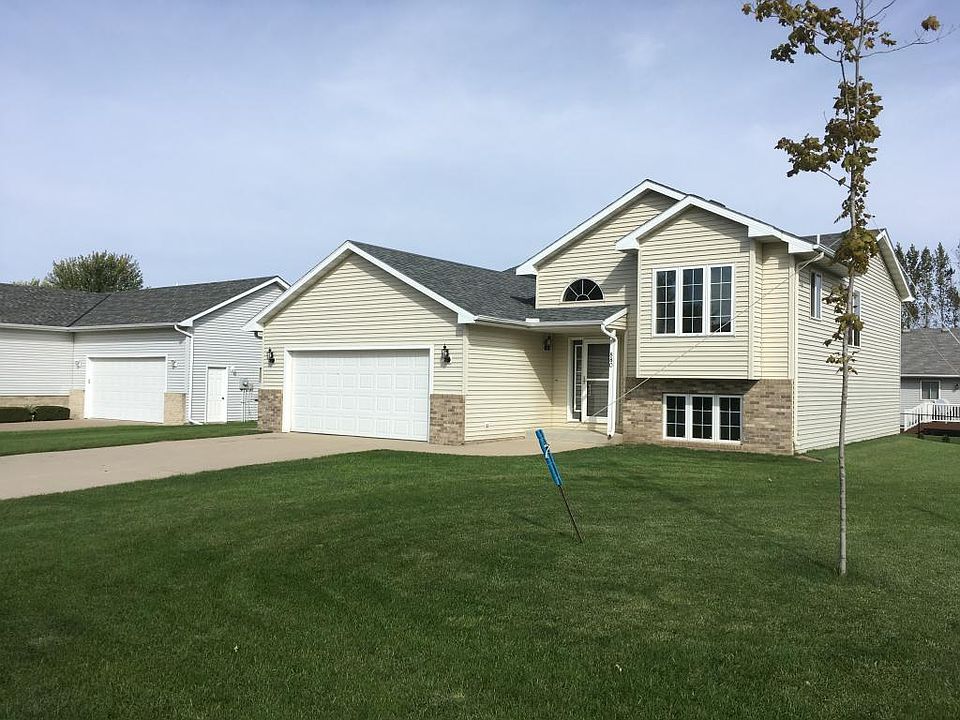 1st image of 880 Myer Dr NE