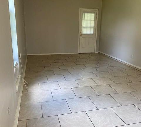 3rd image of 6102 Kensington Cir
