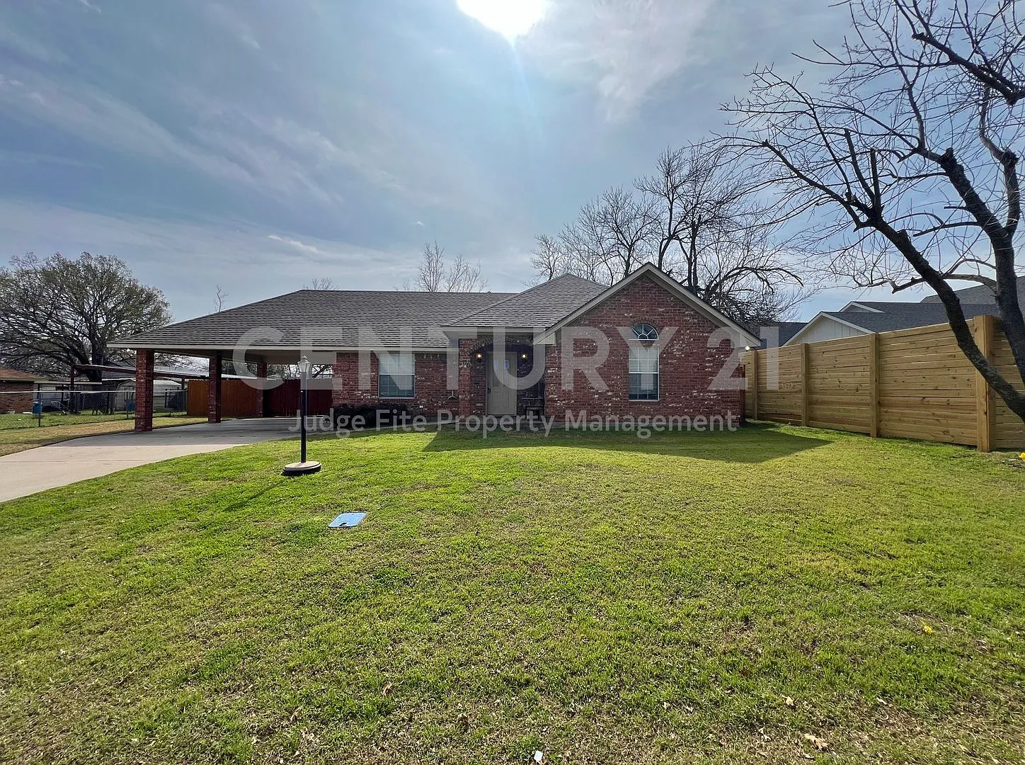 Great 2/2 in The Heart of Boyd For Rent! — Photo 1