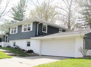 3206 Hillsdale Dr, Urbandale, IA 50322