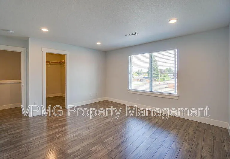 10703 NE 70th St #1 — Photo 18
