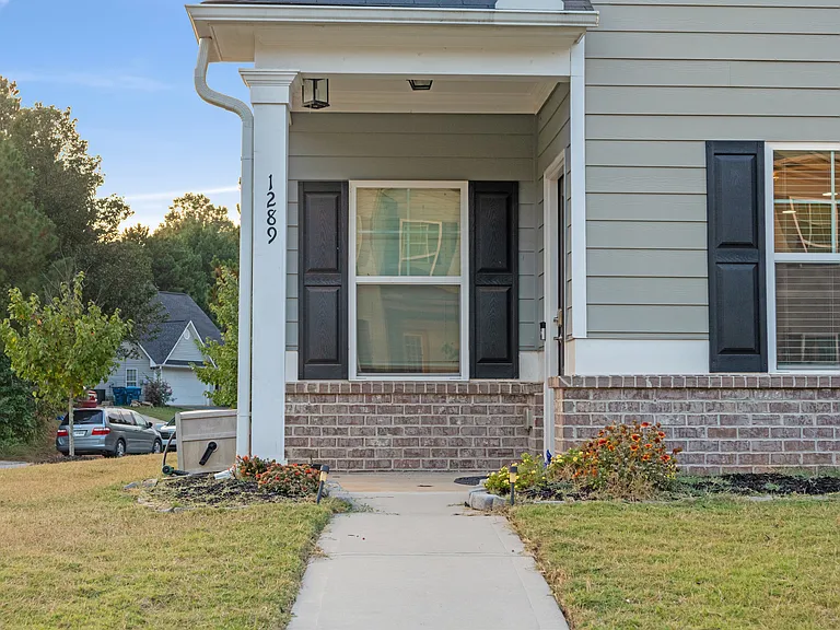 1289 Towne Square Ct — Photo 27