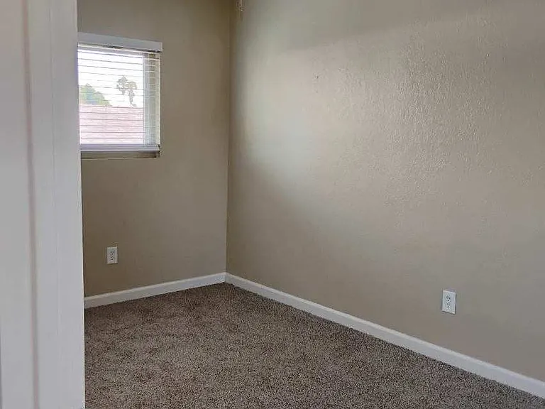 2743 B St #14 — Photo 2