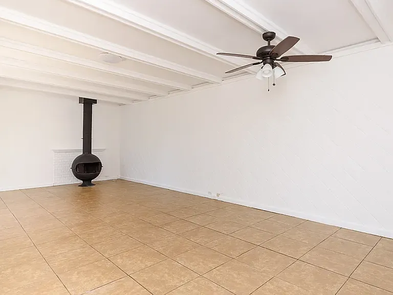 11304 Isleta St — Photo 4