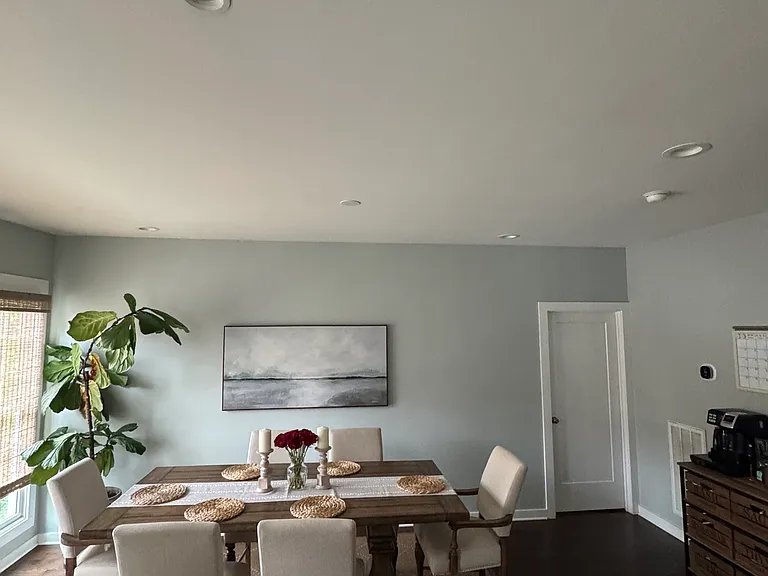 Breakfast / Dining Area
