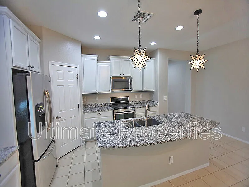 3 bed, 2.0 bath, 1982 sqft, $2,495 — Photo 3