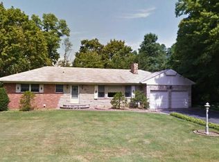 1 Club Ct, Huntington, NY 11743