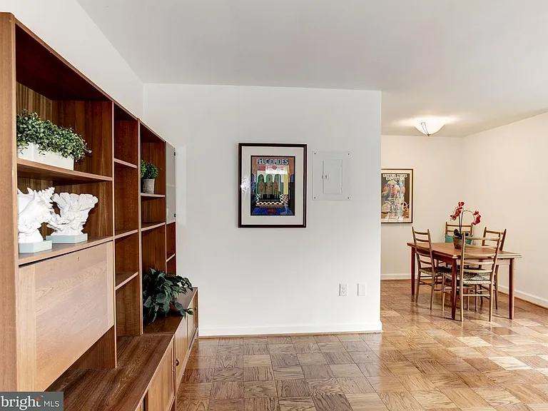 2400 41st St NW #203 — Photo 8
