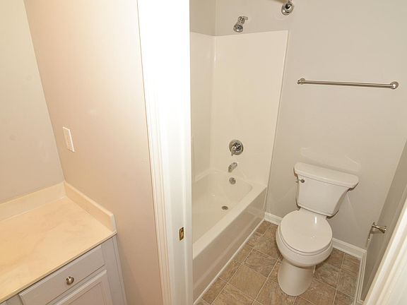 4th image of 829 Garden Pointe Dr
