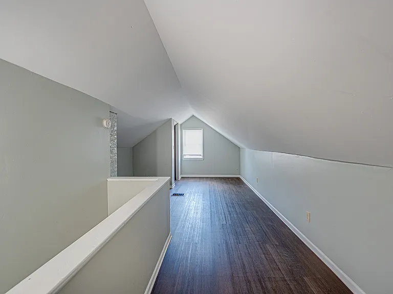 2208 Fremont St — Photo 12