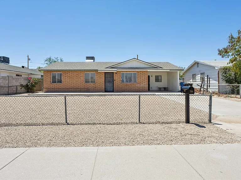 735 E South Mountain Ave — Photo 2