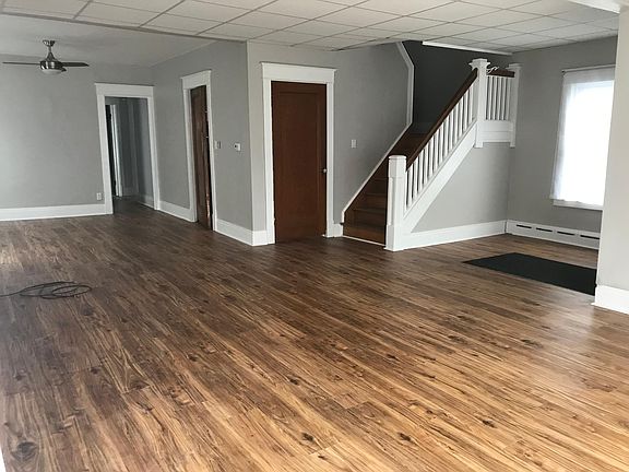 Living room/ dining room