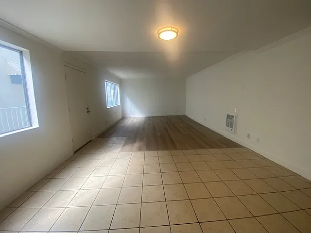2 bed, 965 sqft, $3,300 — Photo 2