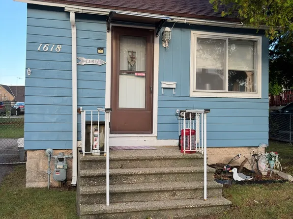 1618 Jackson St, Two Rivers, WI 54241