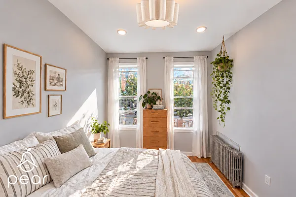 Bedroom, photo 1