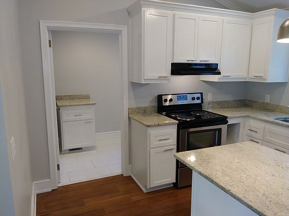 Kitchen to Pantry/Laundry