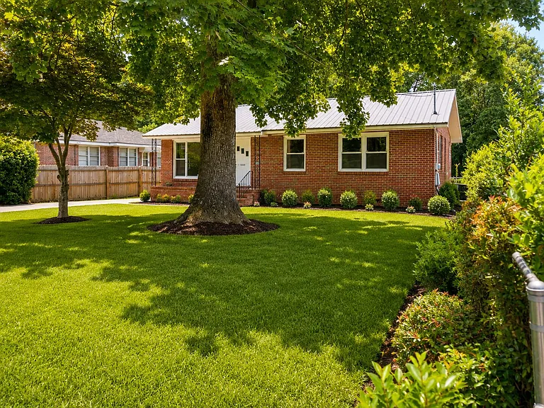 3330 Sharon Dr — Photo 5