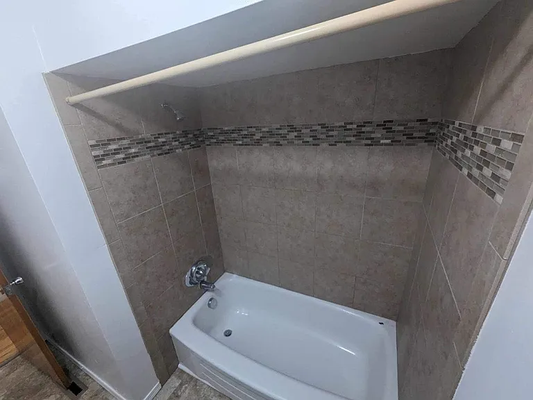 414 W Pueblo St — Photo 2