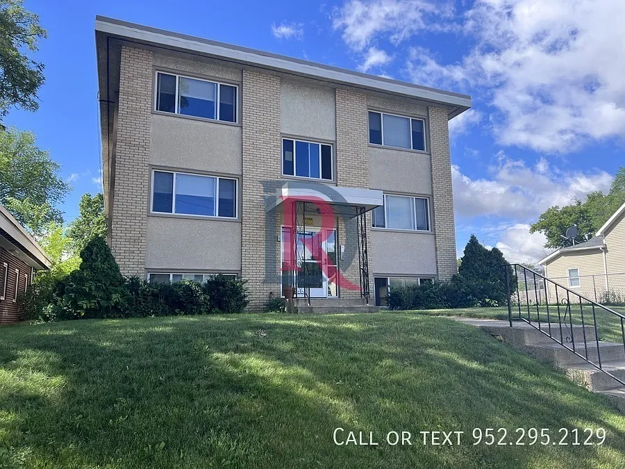 Awesome 1br 1ba Top Floor Apartment In Minneapolis! — Photo 1