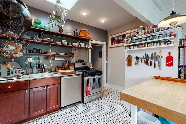 Sold by Compass | media 17