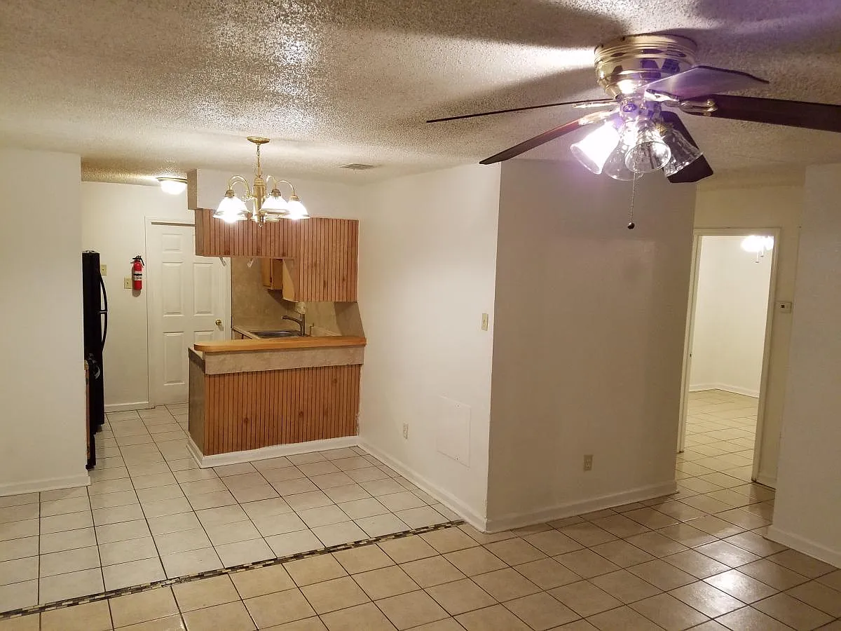 3 bed, 1.5 bath, 1050 sqft, $1,395 — Photo 2