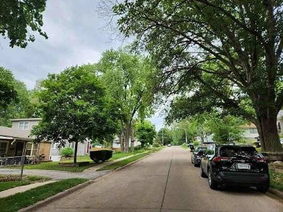 Exterior Neighborhood (street photo)