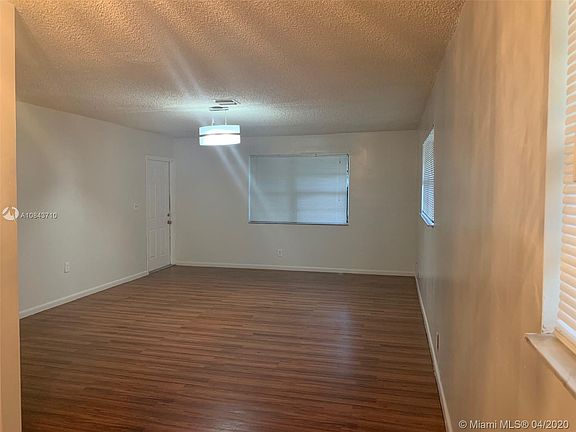 5th image of 11500 SW 215th St Unit B