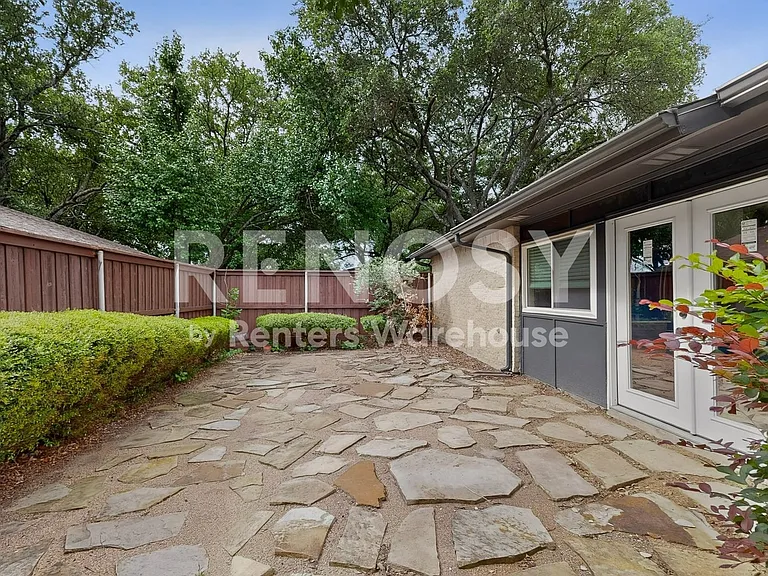 913 Overdowns Dr — Photo 4