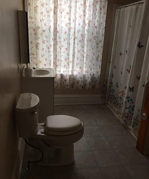 119 W Burke St — Photo 18
