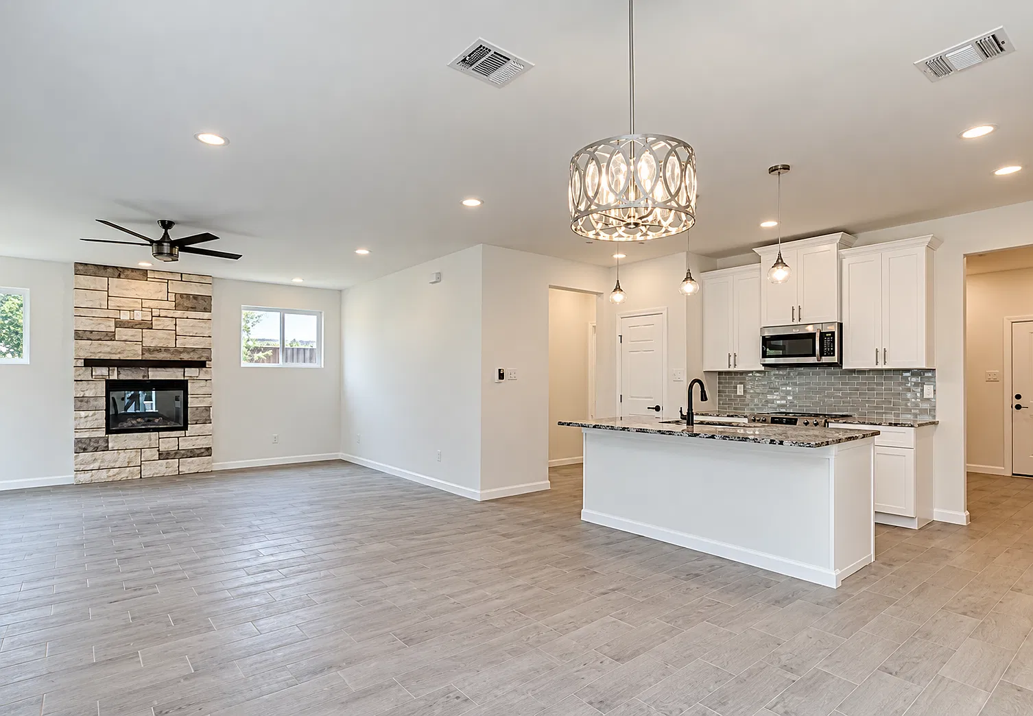 3 bed, 2122 sqft, $2,200 — Photo 3
