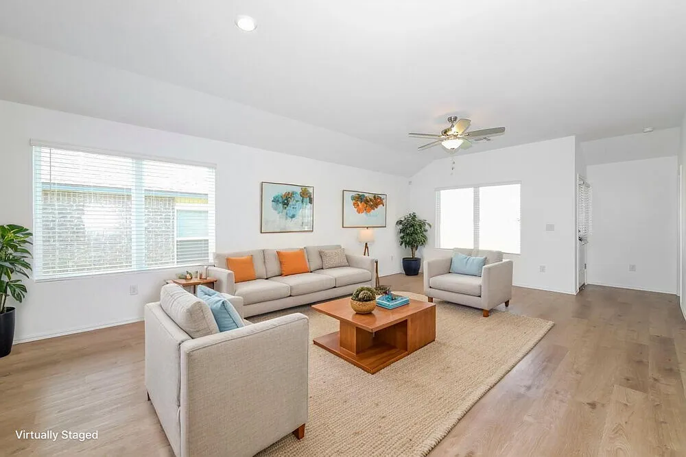 3 bed, 2.0 bath, 1402 sqft, $2,210 — Photo 4