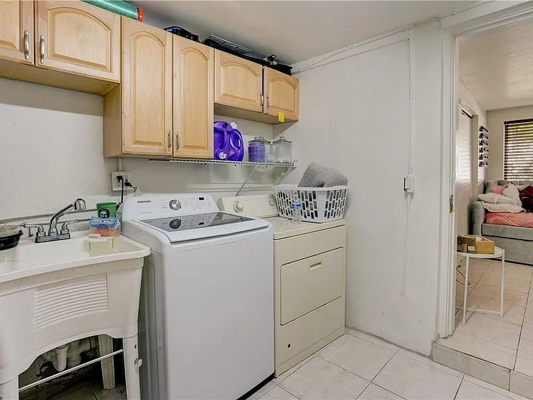 970 SW 3rd Ave — Photo 20