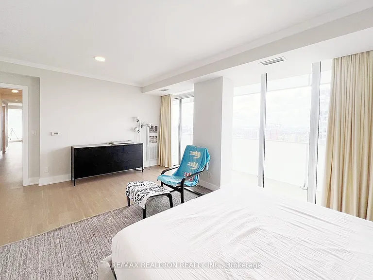 200 Bloor St W #2801 — Photo 19