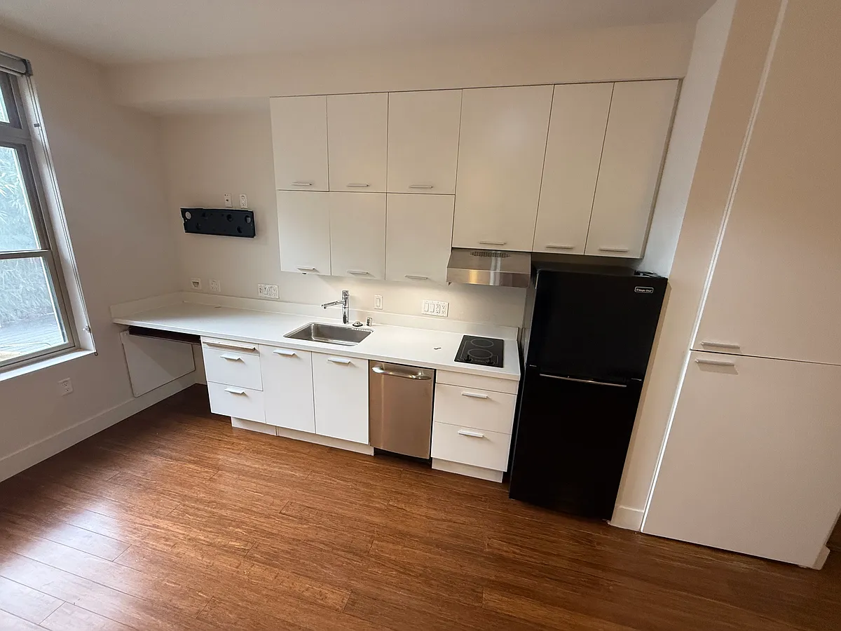 Building Photo - 38 Harriet St #203
