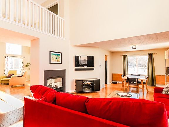 5th image of 649 Jamestown Pl