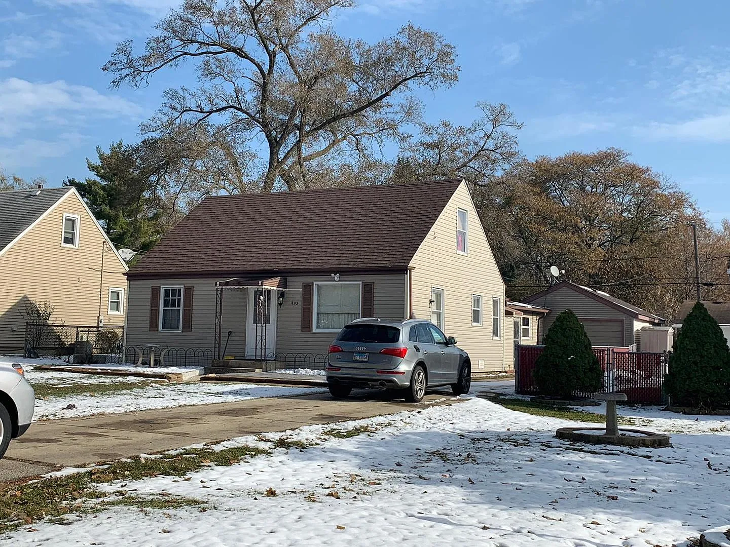 425 Barron St photo 1