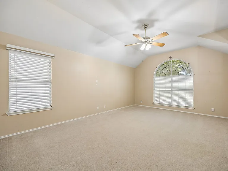 121 Ozuna Dr — Photo 8
