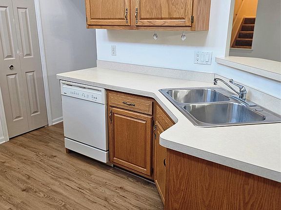 3rd image of 450 Lilly View Ct