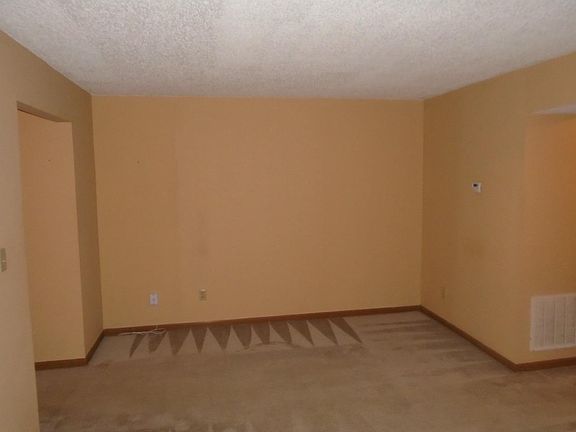 4th image of 630 Saint Clair Ave APT 12