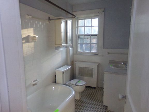 5th image of 328 Virginia Ave