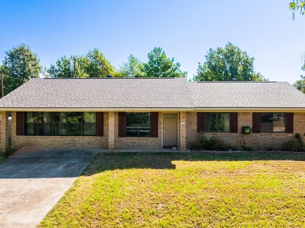 1320 Falcon St, Tatum, TX 75691