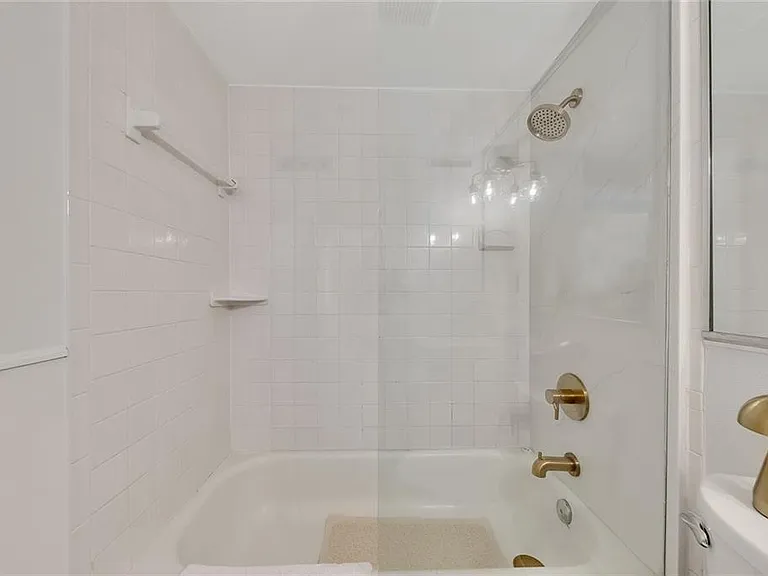 111 Robinhood Dr — Photo 16