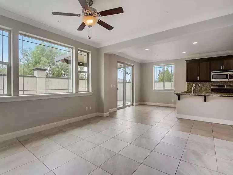 573 Addison Ct — Photo 11