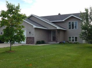 1211 Deer Haven Dr, Isanti, MN 55040