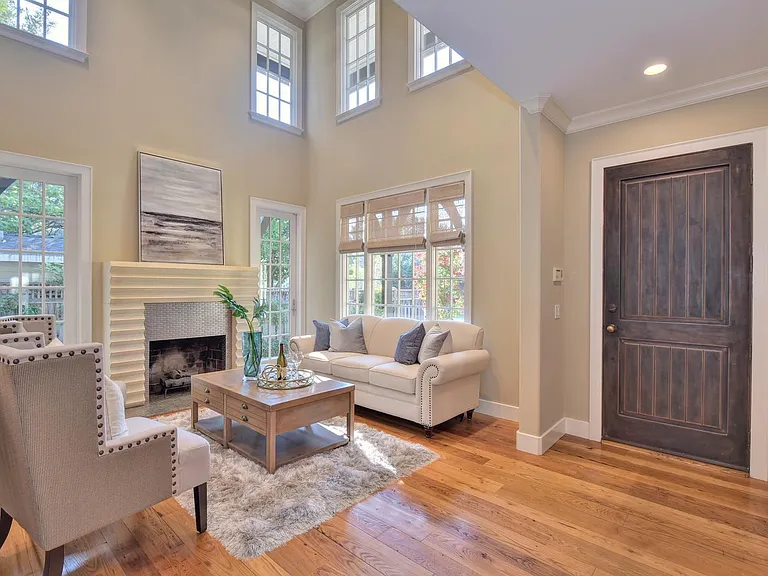 1190 Willow Glen Way — Photo 2