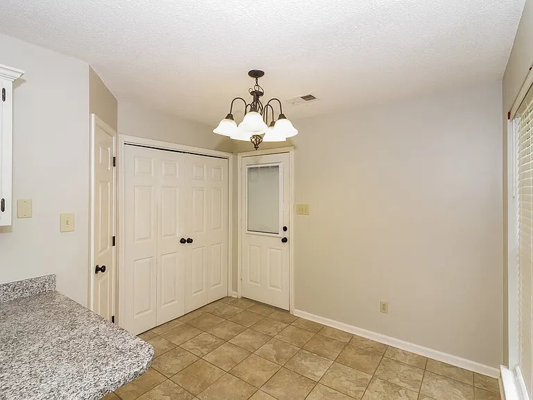 1676 Sandpiper Cv N — Photo 5