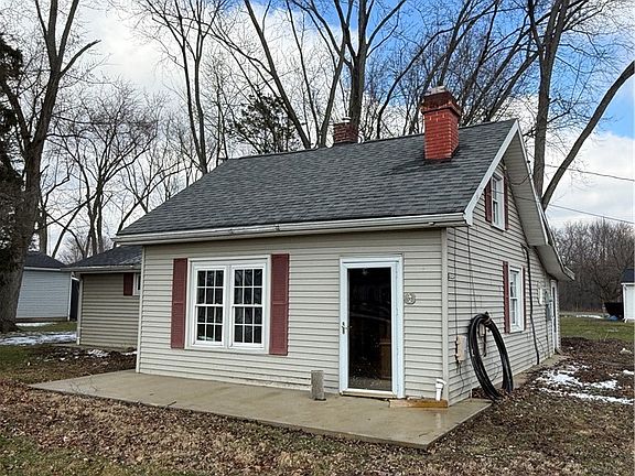 3rd image of 1262 Churchill Rd