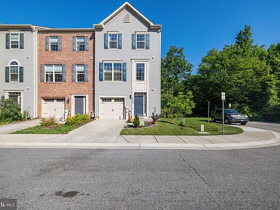 3rd image of 7902 Moss Brook Ct